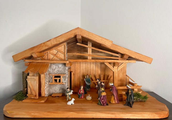 Handgefertigte Weihnachtskrippe aus Holz mit handbemalten 11 Figuren I Tisch Krippe I Weihnachten I