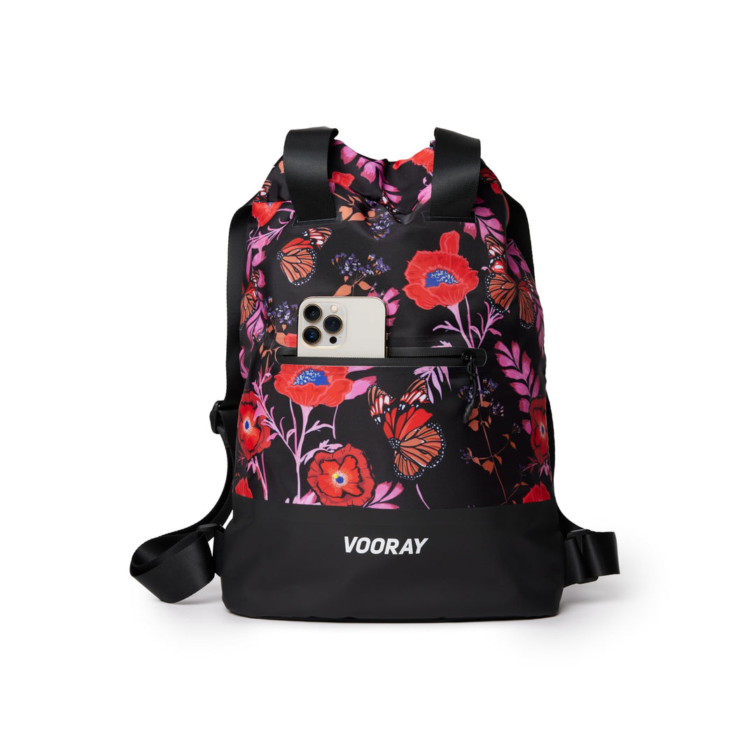Vooray Flex Cinch Backpack - 23L Rucksack mit Kordelzug, Black Poppy
