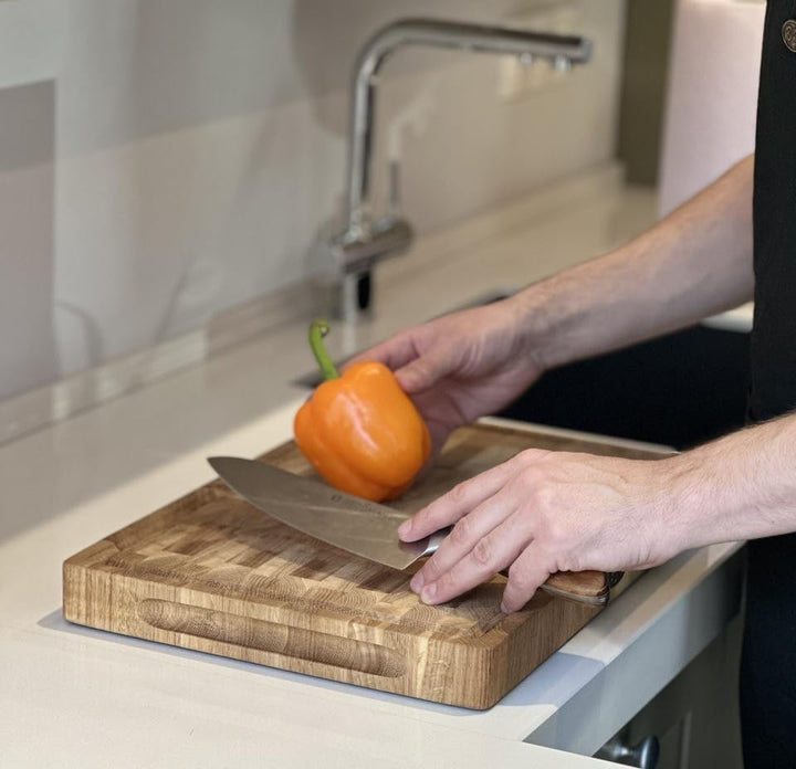 B4K® 45х30х4cm Küchenbrett aus Eiche Stirnholz | Antibakterielles Hirnholzbrett mit Griffen, Silikon