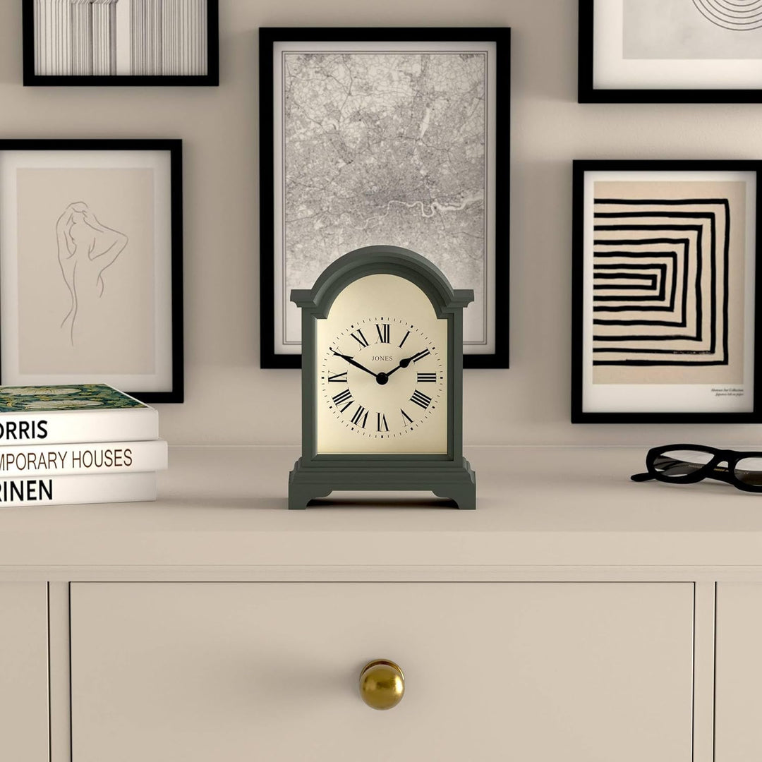JONES CLOCKS® Bistro kaminuhr | Klassisches Design Einer Arch top Carriage Uhr | Grün | Zeitgenössis