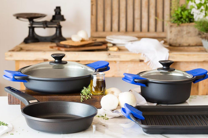 MONIX Solid+ | Antihaftbeschichtete Paella-Pfanne und Silikongriffe, Aluminium, Schwarz und Blau, 36