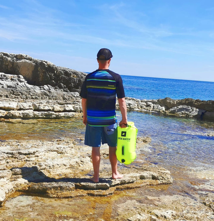 OPENWATER aufblasbare Schwimmboje XL — grosse Sicherungsboje mit Tasche für Dinge 28L Neongrün