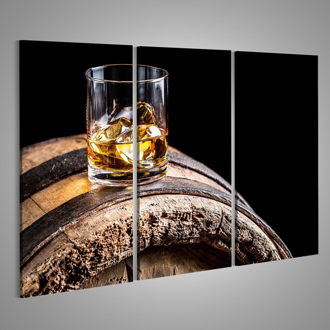 islandburner Bild auf Leinwand Glas Whisky Mit Eis Auf Alten Holzfass Bilder Wandbilder Poster Leinw