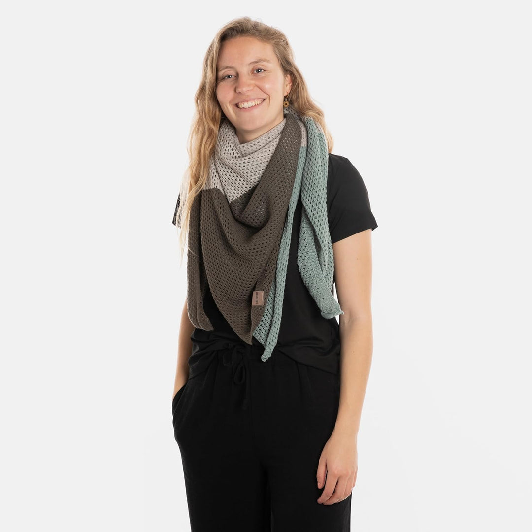KNIT FACTORY - Lacey Stricktuch - Quadratisches Halstuch aus 30% Wolle und 70% Polyacryl - Umschlagt