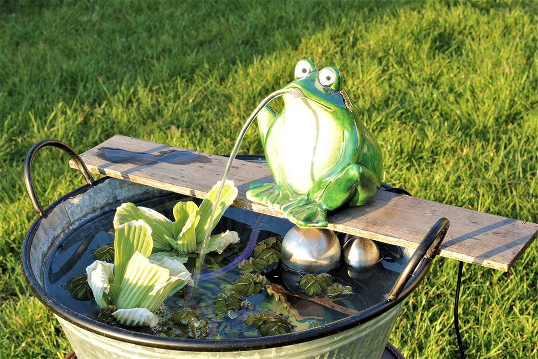 powershop11 Wasserspeier Frosch 16 cm dk.grün mit Solarpumpe Solaris 170