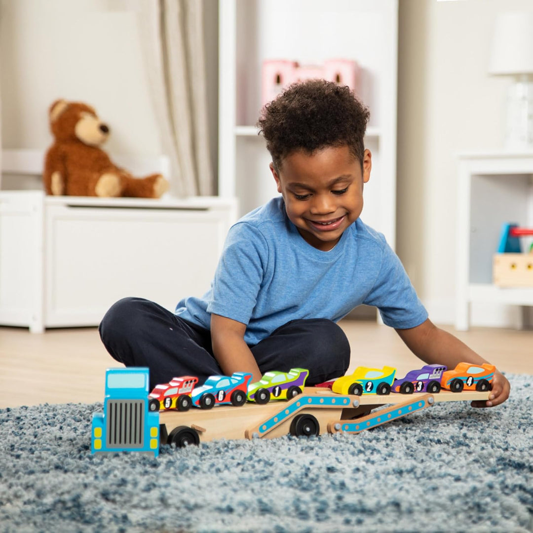 Melissa & Doug Rennwagenlaster aus Holz, Rennwagenlaster
