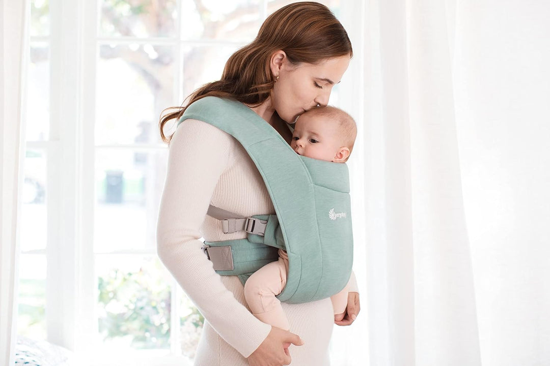 Ergobaby Embrace Babytrage für Neugeborene ab Geburt Extra Weich, 2-Positionen Bauchtrage Baby-Trage