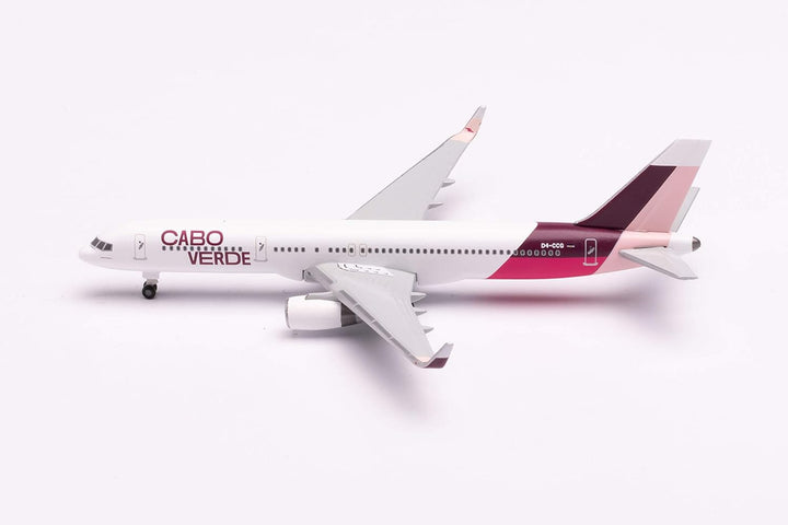 herpa 534598 Cabo Verde Airlines Boeing 757-200-Island of Santiago Colors – D4-CCG Baía de Tarrafal,