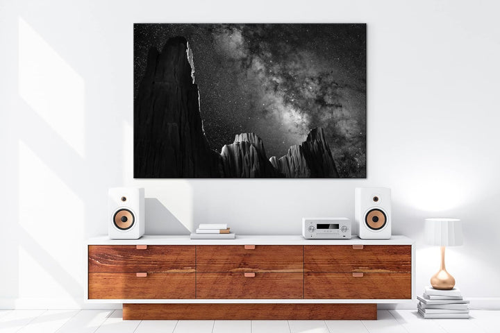 Hoch über den Bergen Effekt: Schwarz&Weiss, Format: 60x40 als Leinwandbild, Motiv fertig gerahmt auf
