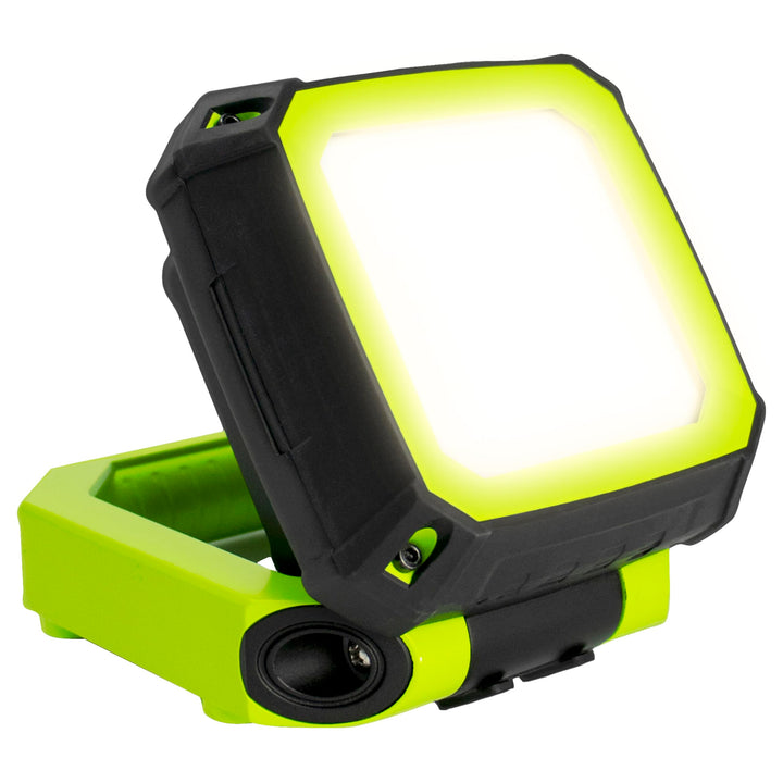 Luceco LED-Kompakt-Magnet-Arbeitsleuchte mit USB-Anschlüssen, 2 Leuchtmodi, Tragegriff und Haken, In