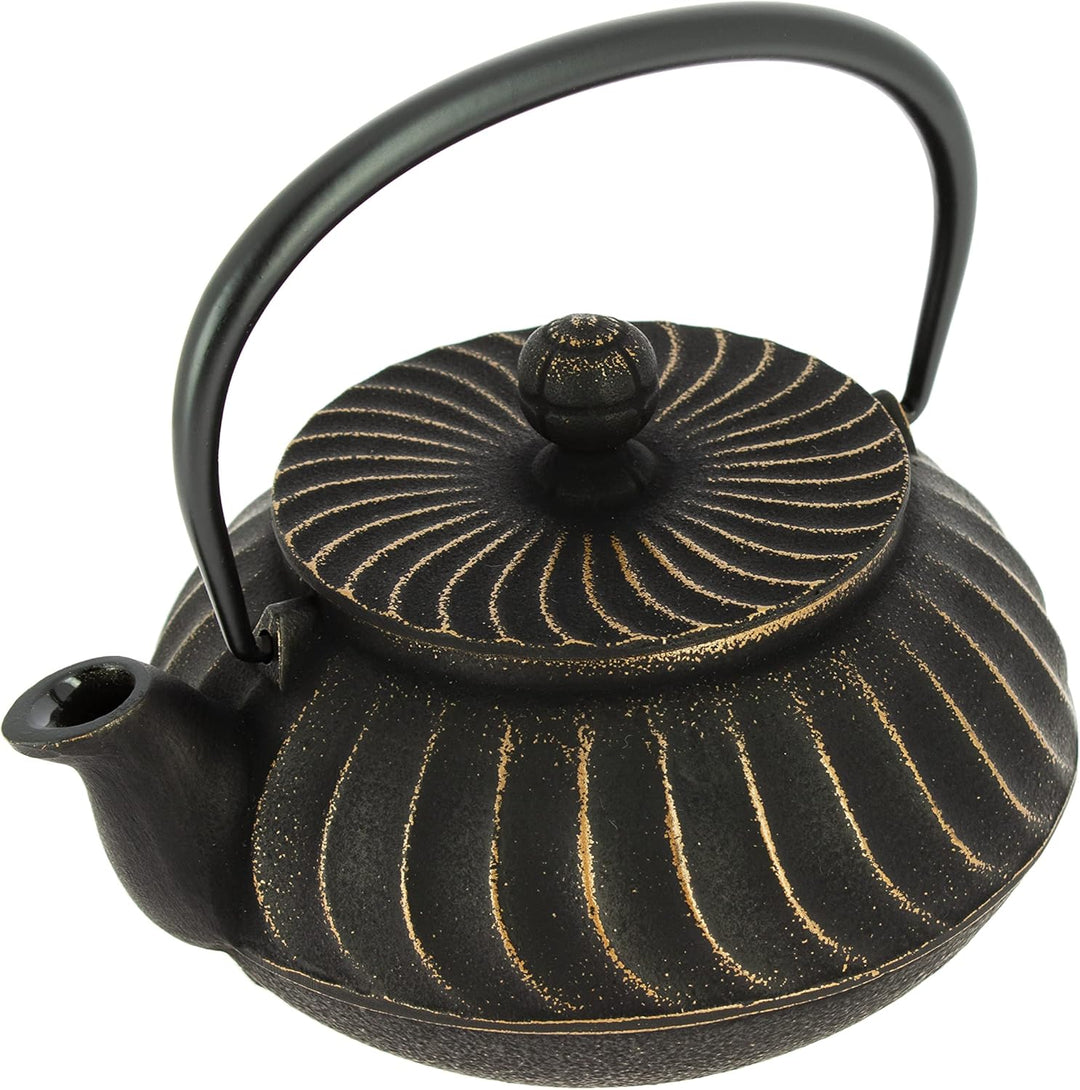 Iwachu Nambu Tekki Japanische Gusseisen-Teekanne Nami, Schwarz, Gold, 650 ml