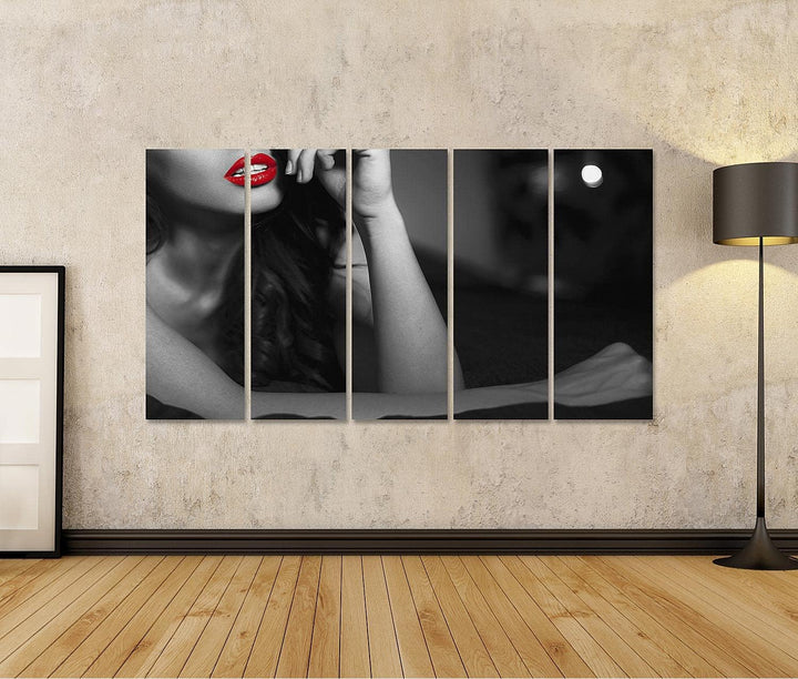 islandburner Bild auf Leinwand Reizvolle Frau Mit Den Roten Lippen Auf Dem Bett Sinnlich Schlafzimme