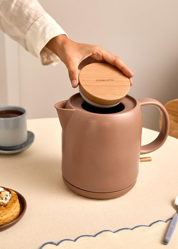 CREATE/KETTLE CERAMIC/Keramischer Wasserkocher Mokka/Keramikgehäuse, Aufheizen in 5 Minuten, 1L Fass