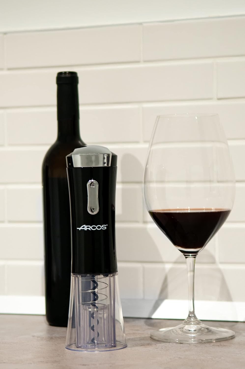 ARCOS Elektrischer Korkenzieher aus ABS mit eingebauter aufladbarer Batterie. Moderner und eleganter