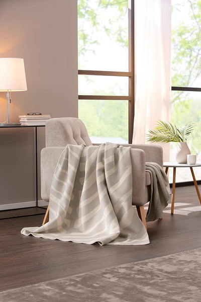 Villeroy & Boch® weiche Wohndecke Leaf French Linen I Kuscheldecke aus Baumwollmischgewebe I Sofa-De