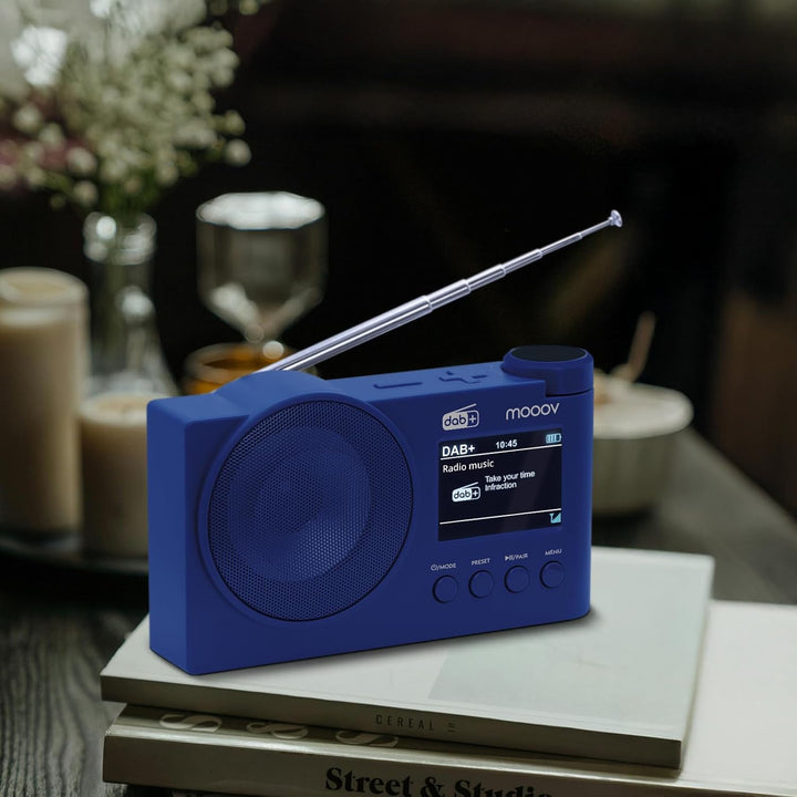 Mooov 477255 Dab+ und FM-Radio mit Bluetooth 5.0, Dual-Alarm, Farbdisplay, USB MP3, Akku bis zu 15 S