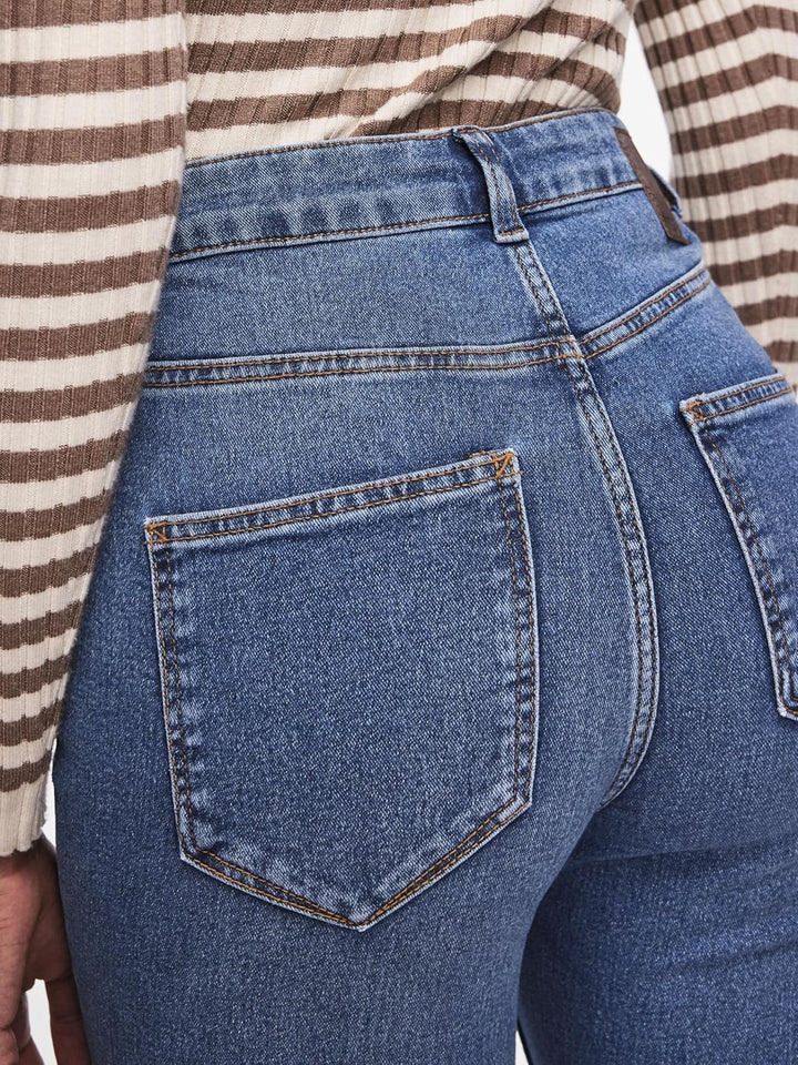 PIECES Damen Pcpeggy Flared Hw Jeans Mb Noos Bc, M Medium Blue Denim