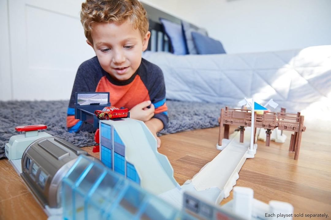 Disney Pixar Cars DVT47 - Disney Cars 3 Fireball Beach Renntraining Spielset