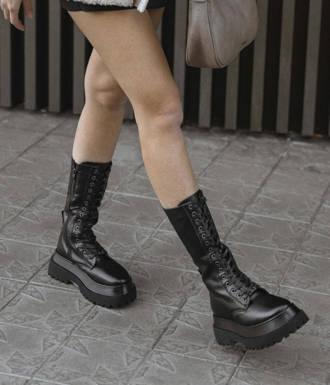 BOSANOVA Hohe Militärstiefel mit Track-Sohle und Schnürung, Reissverschluss innen. 36 EU Schwarz, 36