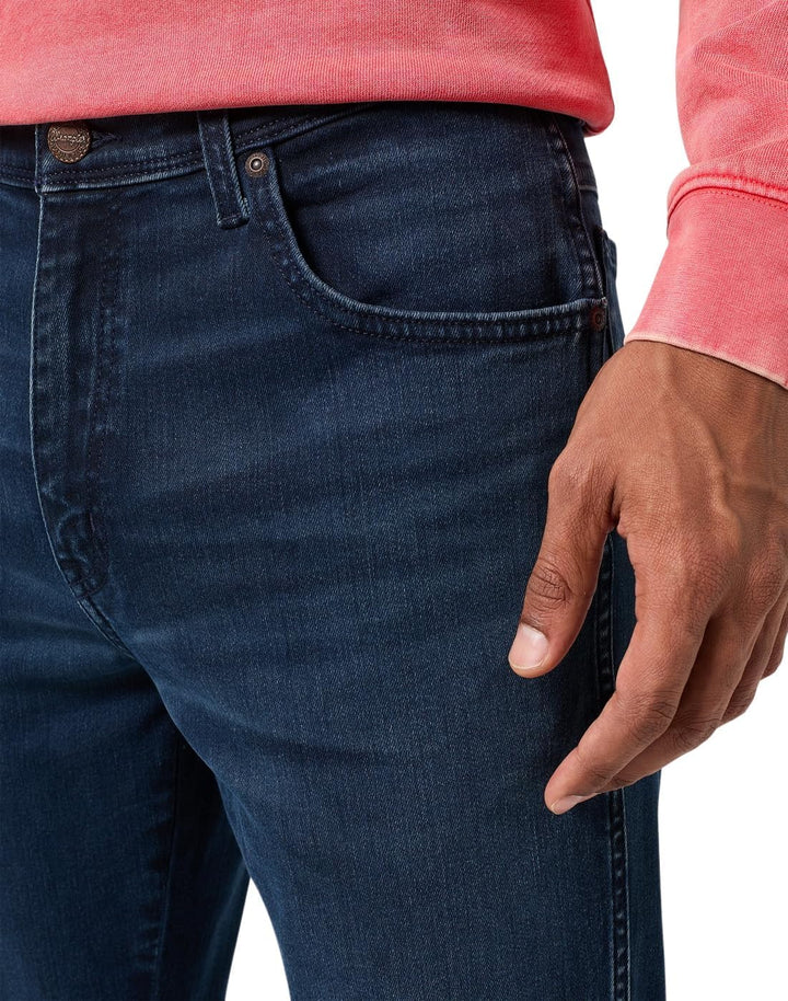 Wrangler Herren Jeans Texas Slim - Blau - Silkway W29-W50 Stretch Baumwolle 28W / 32L Wild Horse, 28