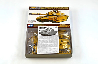 TAMIYA 300035274 - 1:35 Britische Kampfpanzer Challenger 2 Wüste (2), Beige, Schwarz