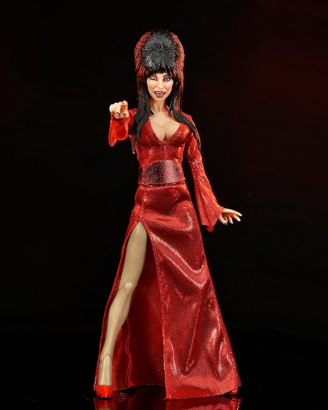 Neca - Elvira Red Fright and Boo 20,3 cm grosse bekleidete Actionfigur