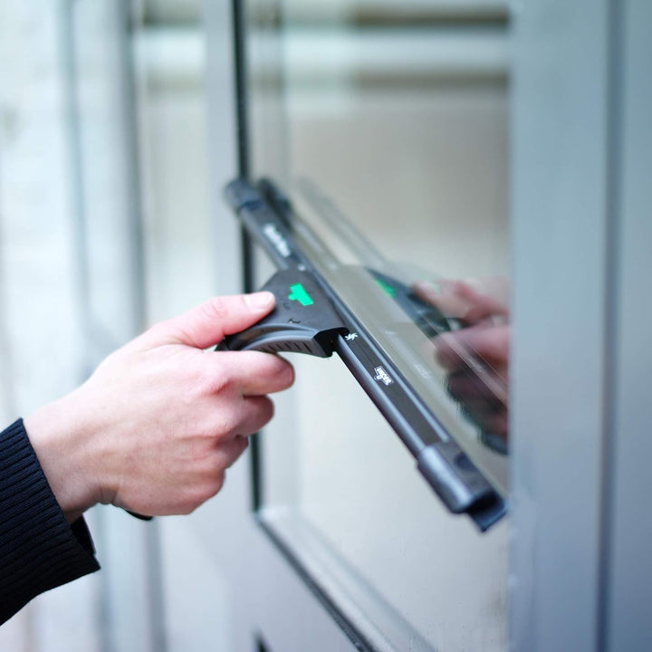 Unger ErgoTec Ninja Fensterwischer 30° (Breite 45 cm, ergonomischer Griff, mit Soft-Gummi, Zwei Gumm