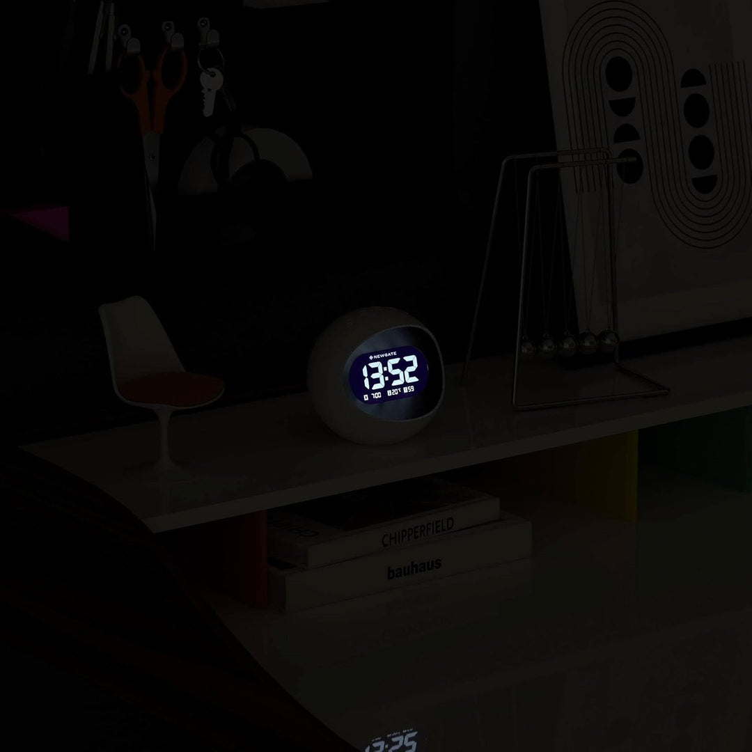 NEWGATE® Digital Centre of The Earth Wecker (weiss mit schwarzem LCD-Display) White With Black Lcd D