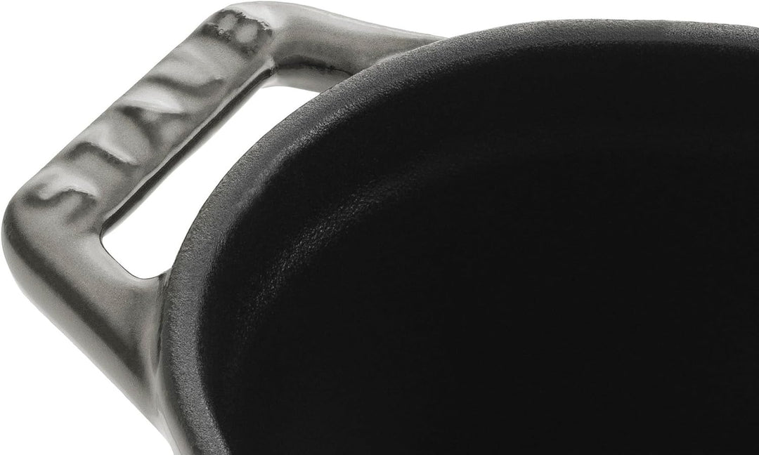 STAUB Mini Cocotte, oval mit Deckel 11 cm, 0,25 L, induktionsgeeignet, mit mattschwarzer Emaillierun