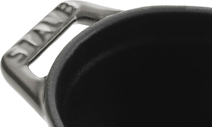 STAUB Mini Cocotte, oval mit Deckel 11 cm, 0,25 L, induktionsgeeignet, mit mattschwarzer Emaillierun