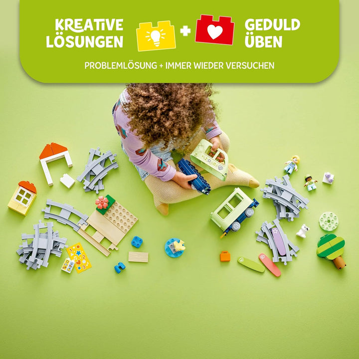 LEGO DUPLO Town Interaktive Abenteuer-Eisenbahn, Spielset mit Lichtern und Geräuschen für Rollenspie
