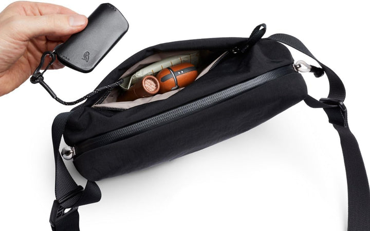 Bellroy Lite Sling Mini, Leichte Umhängetasche - Black | 4L leichte Umhängetasche für Handy, Geldbör
