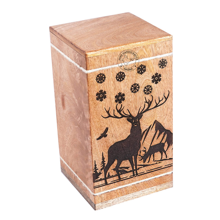 Handgefertigte Holzurne mit floraler Gravur für menschliche Asche für Erwachsene, gross – Buck Deer