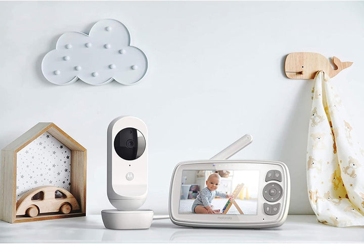 Motorola Nursery VM34 - Babyphone mit Kamera - 4.3-Zoll Farbdisplay - Infrarot-Nachtsicht - Wiegenli