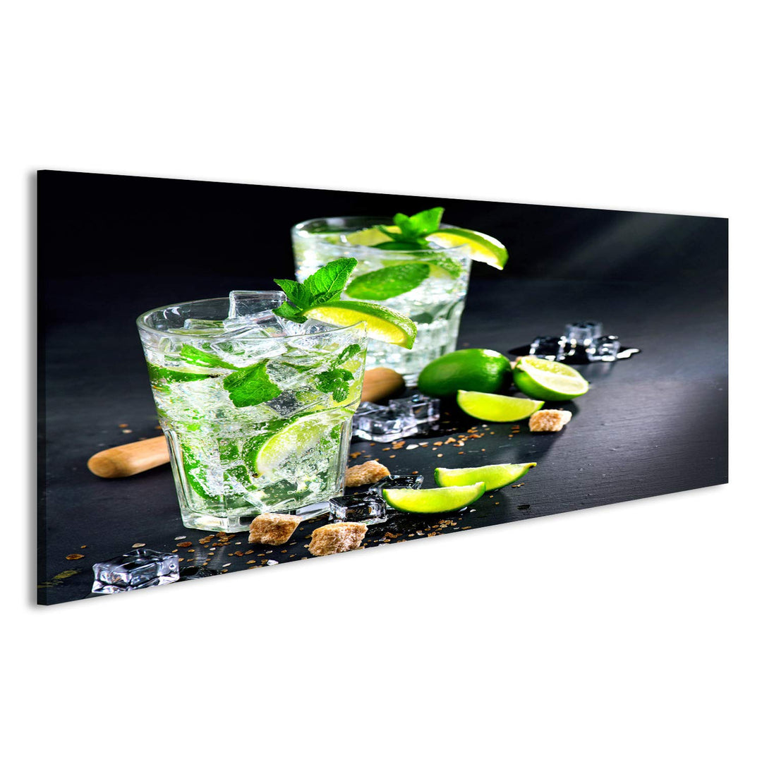 islandburner Bild Bilder auf Leinwand Mojito-Cocktail auf einem Tisch. Sommercocktail mit Rum, Kalk,
