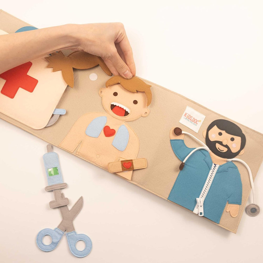 Jolly Designs „Hallo Kids Doc“ – Interaktives Stoffbuch Arzt & Körper – Montessori Lernspielzeug ab