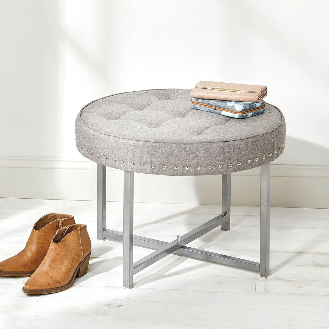 mDesign Sitzhocker – runder Polsterhocker aus Metall und Polyester mit moderner Nietenverzierung – g