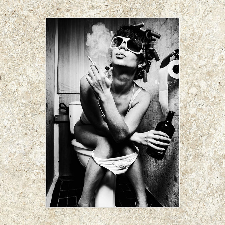 wandmotiv24 Poster als Wanddeko, Grösse Din A0, Frau im Bad, Sonnenbrille, Fotografie, Schwarz Weiss