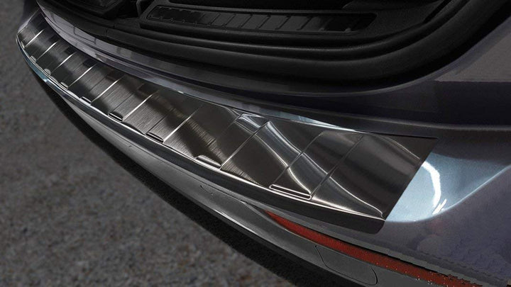 Ladekantenschutz aus Edelstahl in anthrazit mit 3D Abkantung passend für Volvo V60 II ab 7/2018/V60