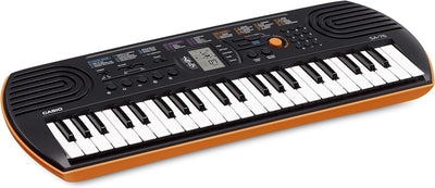 Casio SA-76 Mini-Keyboard mit 44 Tasten, schwarz orange & AD-E95100LG Netzadapter 9, 5 Volt, Schwarz