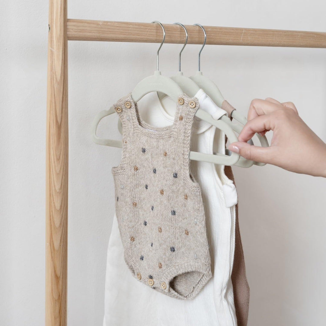 3 Sprouts Kinder Kleiderbügel aus Samt - rutschfest & Robust - Ideal für Baby- & Kleinkinderkleidung