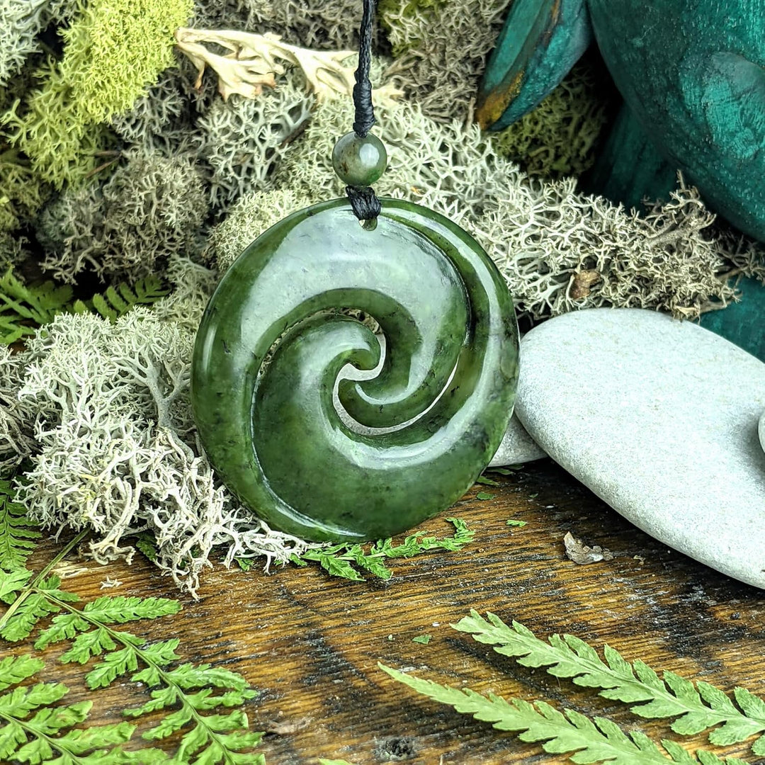 81stgeneration Anhânger Halskette Doppel Koru Runde Scheibe Handgeschnitzte Nephrit-Jade für Herren