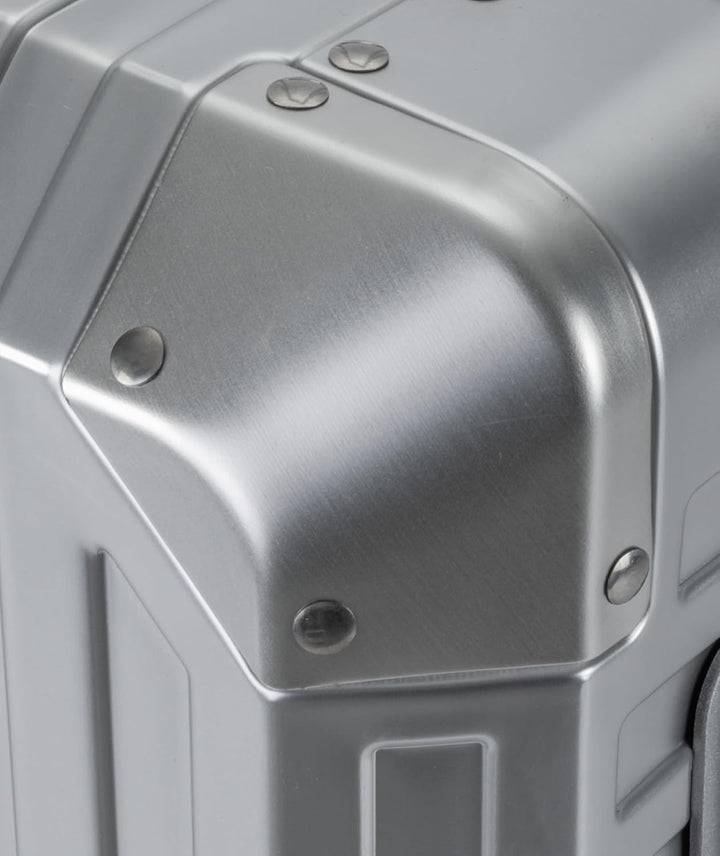 Travelhouse 100% Aluminium Handgepäck Koffer Tokyo 55cm- Mit 2X TSA und 4 Silent Move Doppelrollen V