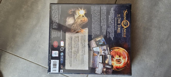 Asmodee - Der Herr der Ringe: Die zwei Türme – Erweiterung Saga – Tischspiel, 1 – 4 Spieler, 14+ Jah