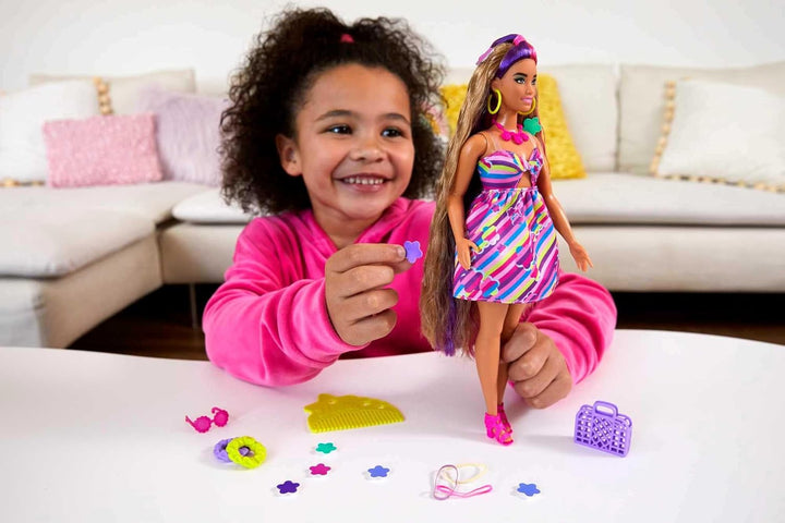 Barbie HCM89 - Totally Hair Puppe (Blond/Bunte Haare) im Blumen Print Kleid mit 15 Zubehör Teilen fü