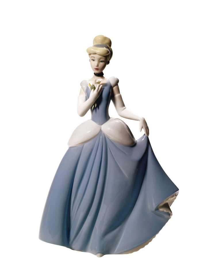 NAO Porcelain by Lladro Cinderella Disney Collection 2001681 Aschenputtel, Aschenputtel