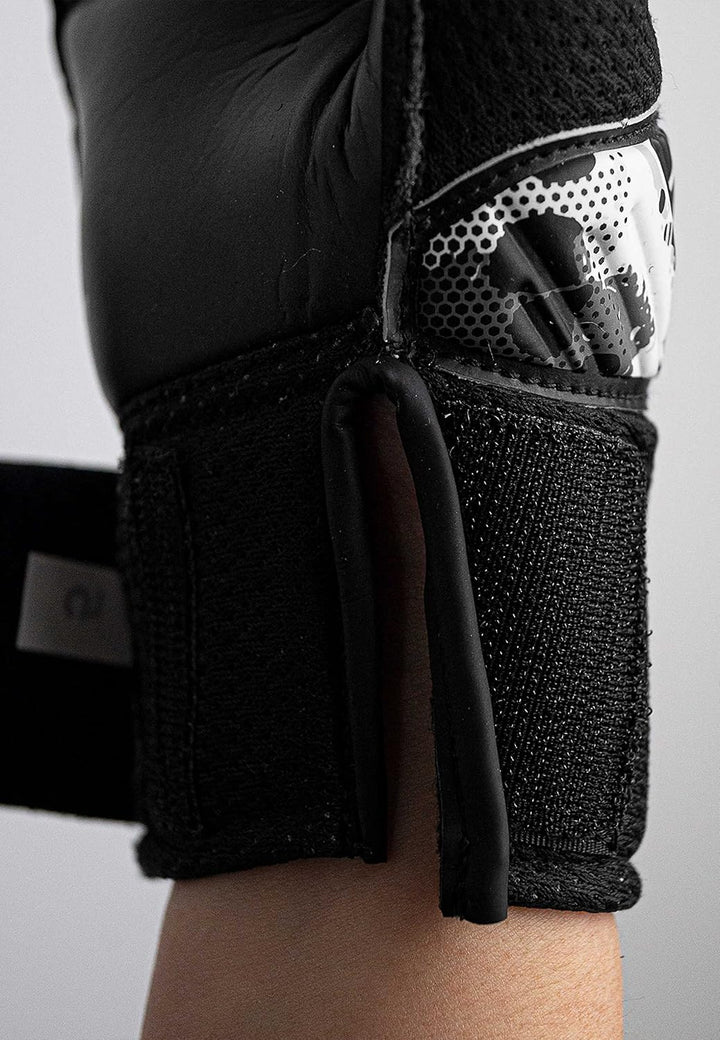 Reusch Unisex Jugend Torwarthandschuhe Attrakt Solid Finger Support Junior mit Gutem Grip und Aussen
