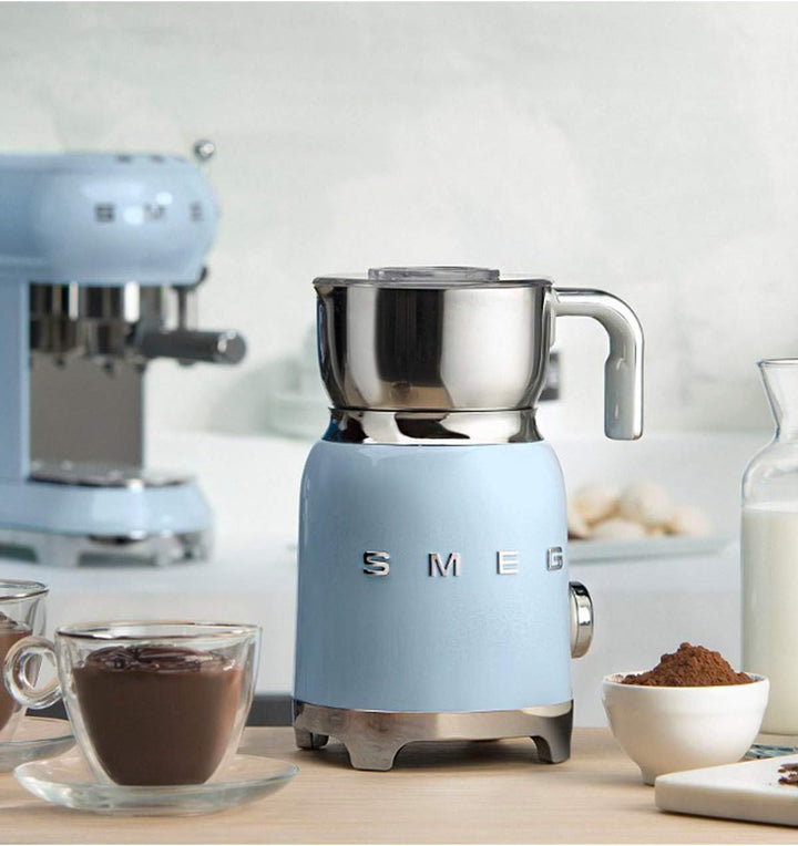 Smeg MFF01PBEU Chocolatiére Azur Blau, 2385 Jahre vor Ort Garantie