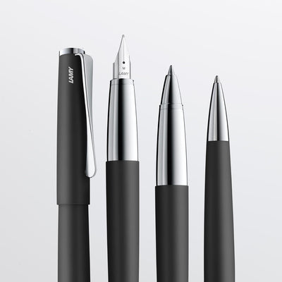 LAMY studio Premium Kugelschreiber 267 aus Edelstahl in schwarz mattem Lack-Finish, propellerförmige