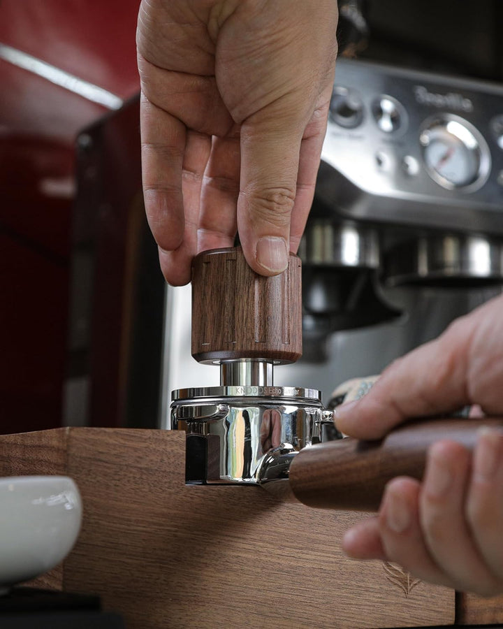 Echo Espresso Tamper 58mm Walnuss – Kalibriert, Druckregulierend & Self Leveling, Klick-Feedback, 30